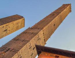 torre degli asinelli torre a bologna in emilia romagna in italia foto