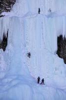 arrampicata su ghiaccio sul lago Louise foto