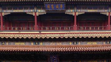 facciata ornamentale della casa antica cinese tradizionale, architettura asiatica del tempio foto