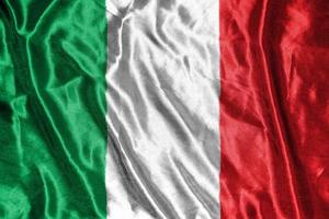 bandiera di stoffa italiana bandiera di raso sventolando la trama del tessuto della bandiera foto