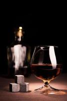 bevanda al whisky in vetro foto