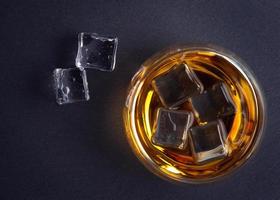 whisky bourbon in un bicchiere