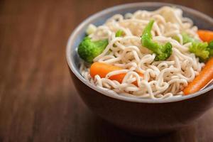 zuppa di noodle asiatici foto