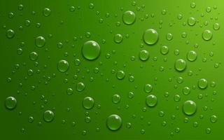 gocce d'acqua realistiche su sfondo verde foto