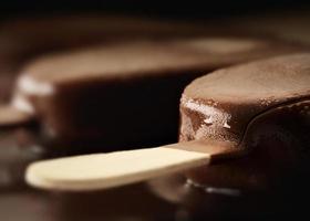barretta di gelato al cioccolato