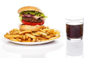 hamburger, patatine fritte e coca cola foto