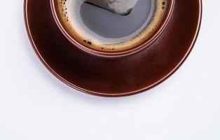 tazza di caffè sullo sfondo dei chicchi di caffè foto