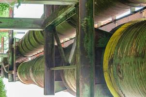 parti arrugginite di un edificio industriale foto