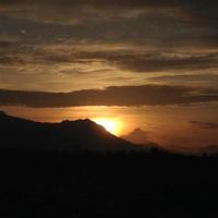 bella vista del paesaggio con l'alba foto