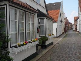 la città di Husum al mare del nord foto