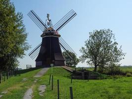 il villaggio di ditzum sul fiume ems foto