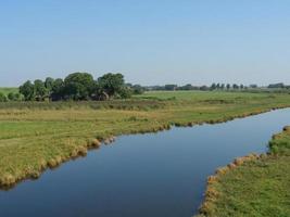 il villaggio di ditzum sul fiume ems foto