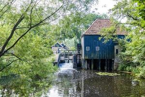 noord-molen twickel, uno storico mulino ad acqua nel twente, nell'overijssel, nei Paesi Bassi foto
