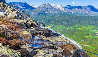 Hydalen vista panoramica dalla cima della cascata hydnefossen Norvegia hemsedal. foto