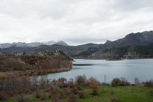 magnifica vista sul parco naturale di babia e luna, tra leon e asturie. riserva d'acqua e area protetta. Spagna foto