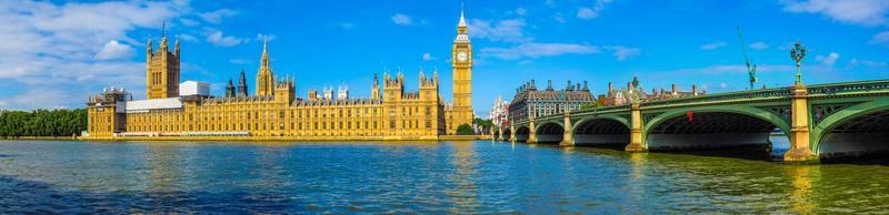 hdr ponte di westminster e camere del parlamento a londra foto