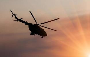 elicottero militare ucraino in volo