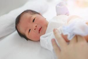 bambino asiatico, neonato di due giorni