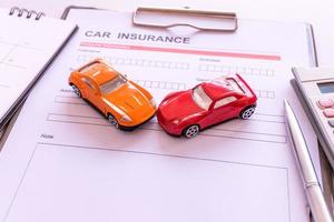 modulo di assicurazione auto con modello e documento di polizza foto