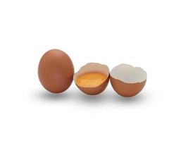 uova di gallina isolate su sfondo bianco con tracciato di ritaglio foto
