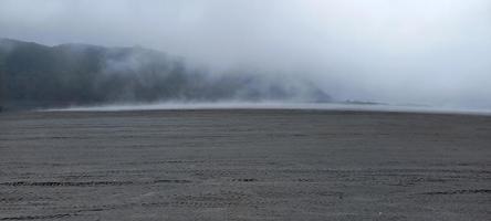 guarda la bellezza naturale del monte bromo, in indonesia foto