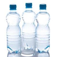 bottiglie con acqua foto