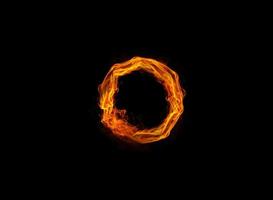 segno del cerchio fatto di fiamma ardente foto