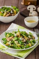 insalata fresca con verdure e gorgonzola