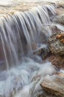 cascata sfocata. foto