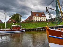 il porto di greetsiel in germania foto