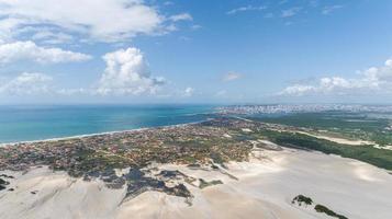 bella immagine aerea delle dune nella città natale, rio grande do norte, brasile. foto