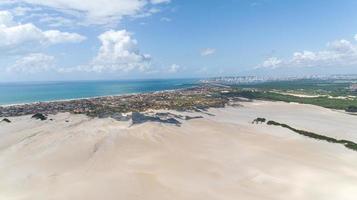 bella immagine aerea delle dune nella città natale, rio grande do norte, brasile. foto