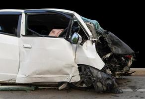 l'auto bianca laterale è morta. foto