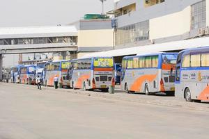 la stazione degli autobus nella città di bangkok, in tailandia foto