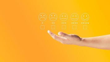 l'utente dà una valutazione all'esperienza del servizio sull'applicazione online, il concetto di sondaggio di feedback sulla soddisfazione delle recensioni dei clienti, il cliente può valutare la qualità del servizio che porta alla classifica della reputazione dell'azienda.
