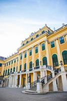 vienna, austria, 2021 - facciata del palazzo imperiale di schonbrunn foto