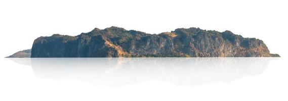 grande isola di montagna su sfondo bianco foto