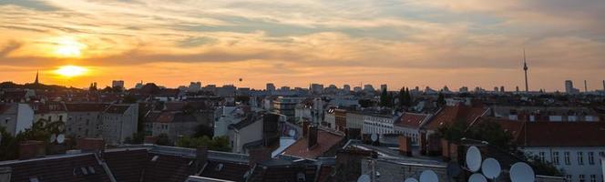 tramonto di paesaggio urbano di Berlino foto