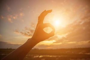 forma delle mani per il sole. foto