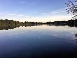 una vista del lago ellesmere foto