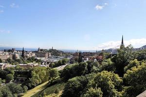 una vista di edimburgo in scozia foto