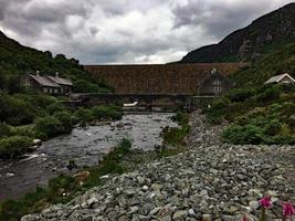 una vista della diga a Elan Valley foto