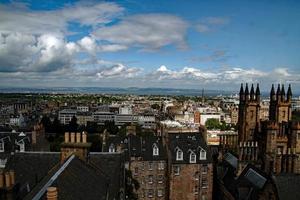 una vista di edimburgo in scozia foto