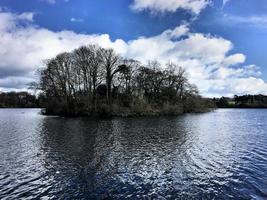 una vista del lago ellesmere foto