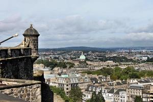 una vista di edimburgo in scozia foto