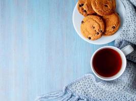 biscotti con gocce di cioccolato con cacao, marshmallow. foto