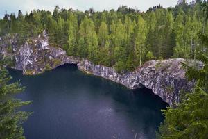 karelia, ruskeala, cava di marmo, canyon, aspra natura settentrionale foto