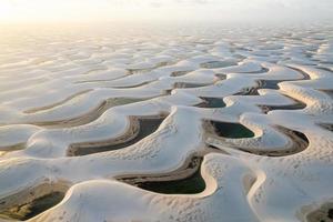 parco nazionale lencois maranhenses. paesaggio di dune e laghi di acqua piovana. barreirinhas, ma, brasile. foto