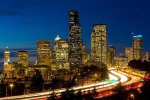 paesaggio urbano di Seattle la sera foto