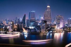 città di Bangkok di notte foto